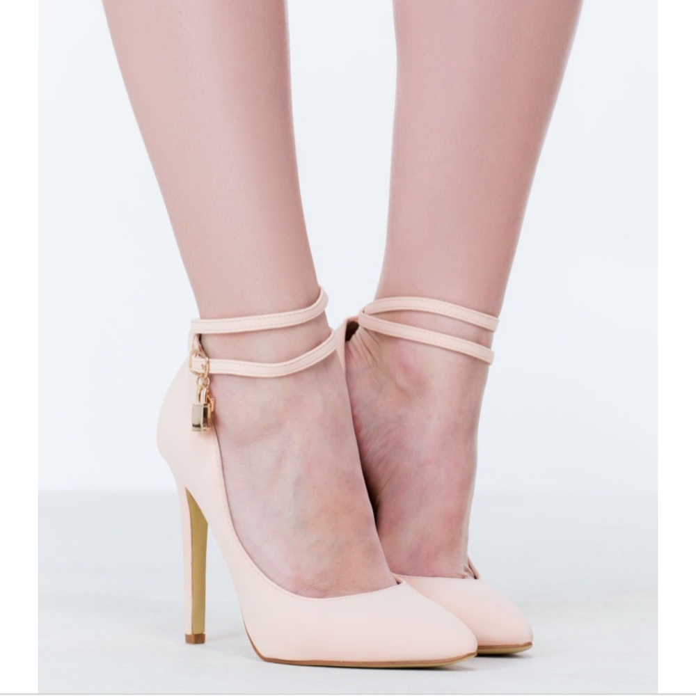 Lock heels